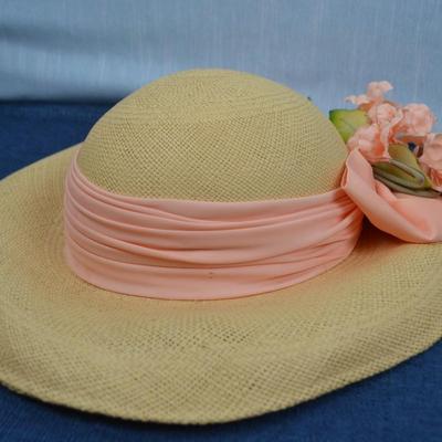LOT 350. TWO LADIES HATS: LADIES SUN HAT AND VINTAGE HAT