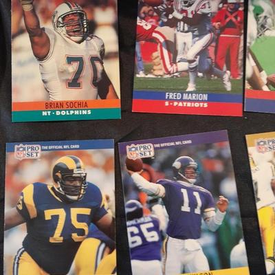 1990 PRO 1 BOX SET LARGE FLAT FOOTBALL TRADING SPORTS CARDS