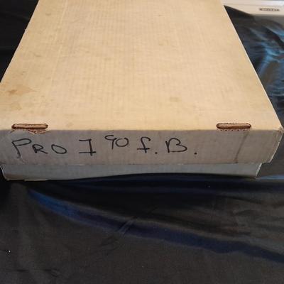 1990 PRO 1 BOX SET LARGE FLAT FOOTBALL TRADING SPORTS CARDS