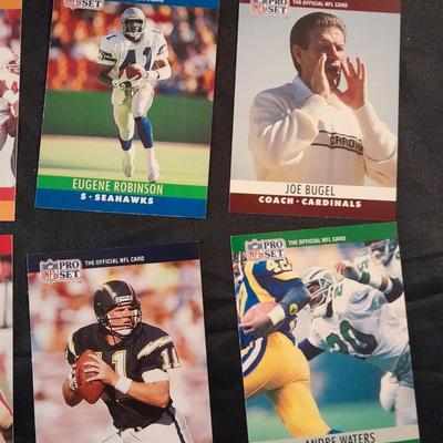 1990 PRO 1 BOX SET LARGE FLAT FOOTBALL TRADING SPORTS CARDS