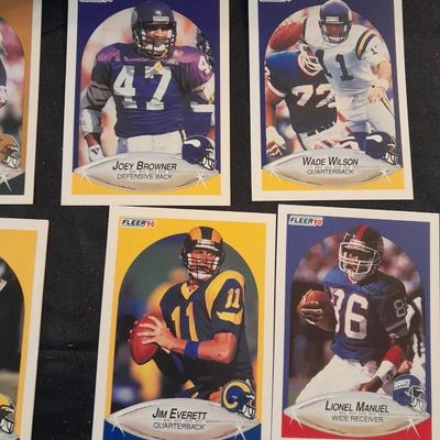 1990 FLEER LARGE FLAT BOX FOOTBALL SPORTS TRADING CARDS