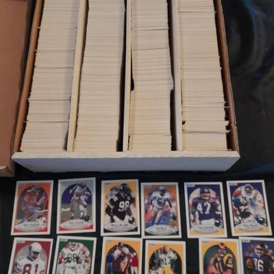 1990 FLEER LARGE FLAT BOX FOOTBALL SPORTS TRADING CARDS