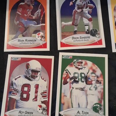 1990 FLEER LARGE FLAT BOX FOOTBALL SPORTS TRADING CARDS