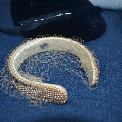 LOT 346. FOUR LADIES VINTAGE HATS