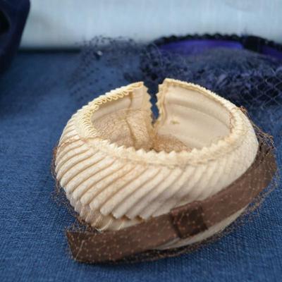 LOT 346. FOUR LADIES VINTAGE HATS