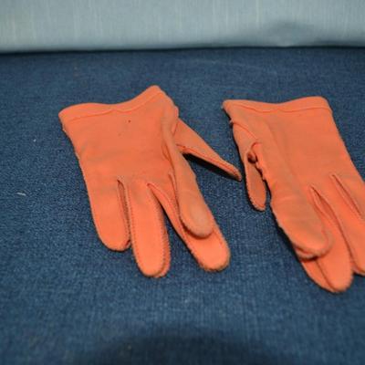 LOT 347. THREE LADIES HATS AND PAIR OF GLOVES