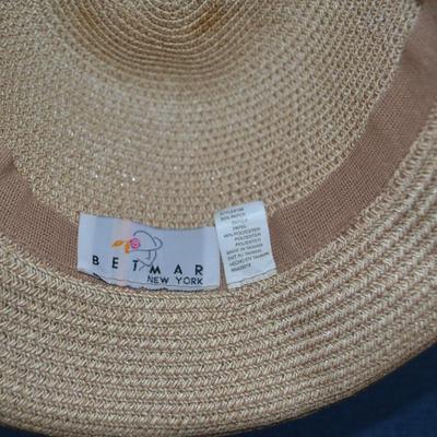 LOT 352. THREE LADIES SUN HATS