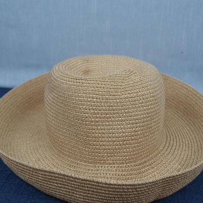 LOT 352. THREE LADIES SUN HATS