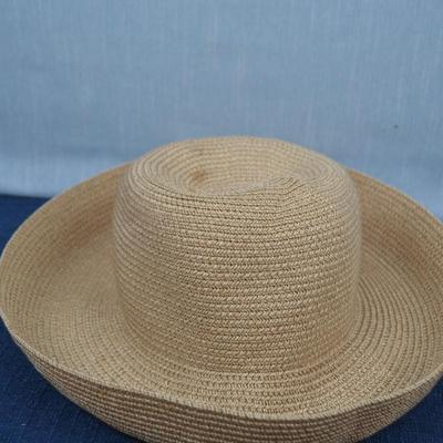 LOT 352. THREE LADIES SUN HATS