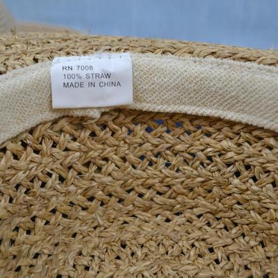 LOT 352. THREE LADIES SUN HATS