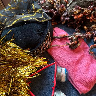 LOT 353 HAT, GLOVES AND GLASSES