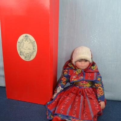 LOT 359 AU NAIN BLEU DOLL IN BOX