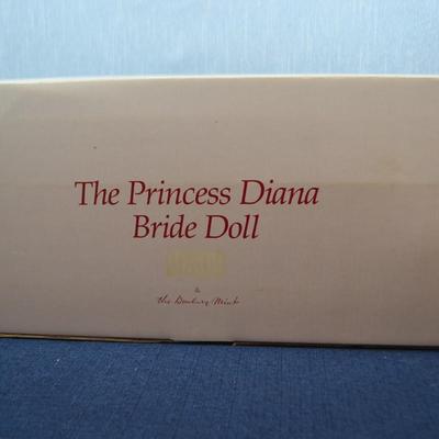 LOT 361. THE PRINCESS DIANA BRIDE DOLL BY DANBURY MINT IN BOX