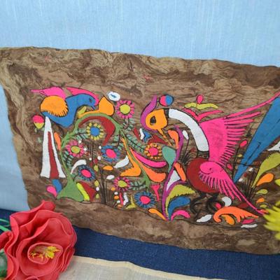 LOT 372. ART, HOME DECOR AND SERAPE