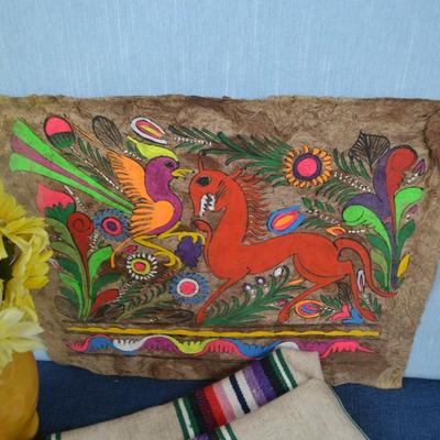 LOT 372. ART, HOME DECOR AND SERAPE