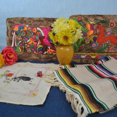 LOT 372. ART, HOME DECOR AND SERAPE