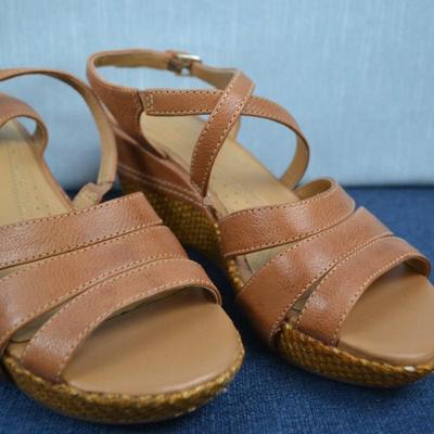 LOT 380. LADIES SHOES SIZE 8