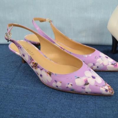 LOT 382. SIZE 8 LADIES SHOES