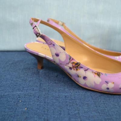 LOT 382. SIZE 8 LADIES SHOES
