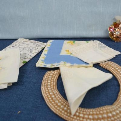 LOT 383. VINTAGE BEADED COLLAR PIECES AND HANDKERCHIEFS