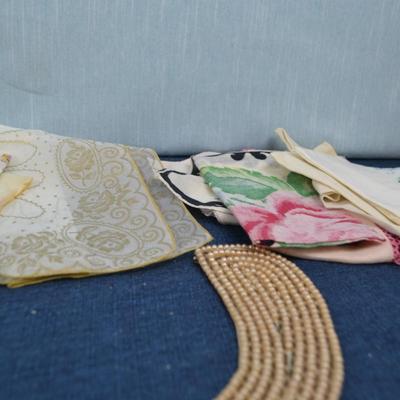 LOT 383. VINTAGE BEADED COLLAR PIECES AND HANDKERCHIEFS