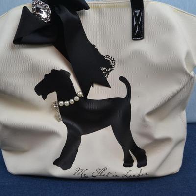 LOT 388. MY FLAT IN LONDON LADIES HANDBAG