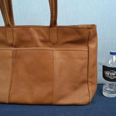 LOT 389. CLAVA AMERICAN LEATHER BAG