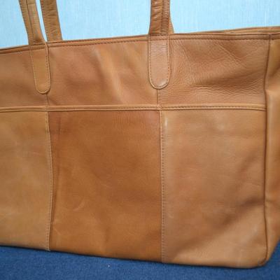 LOT 389. CLAVA AMERICAN LEATHER BAG