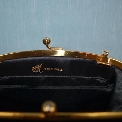 LOT 391.  FOUR LADIES HANDBAGS
