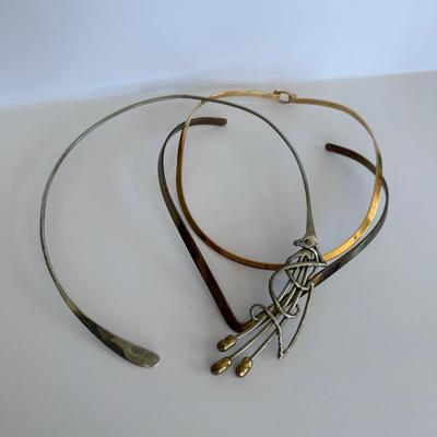 Group, 3 Metal Chokers