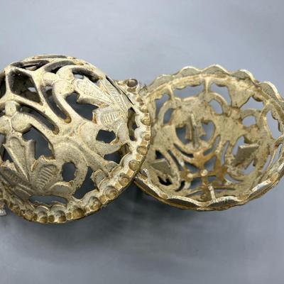 VIntage Art Nouveau Cast Iron Metal Rustic Ornate String Candle Holder Egg