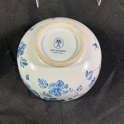 1267 Vintage Blue and White Porcelain Mottahedeh Crocus Bowl