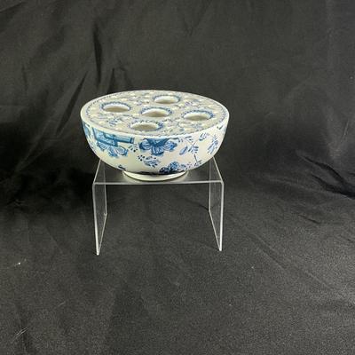 1267 Vintage Blue and White Porcelain Mottahedeh Crocus Bowl
