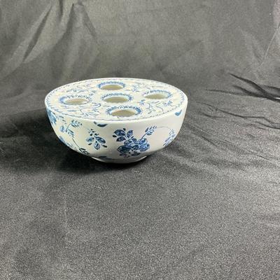 1267 Vintage Blue and White Porcelain Mottahedeh Crocus Bowl