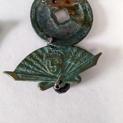 Brooches & Bracelets
