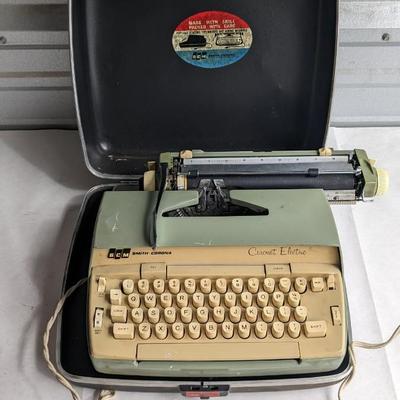 Smith Corona Electric Typewriter w/ Case