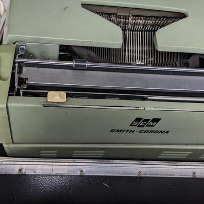 Smith Corona Electric Typewriter w/ Case