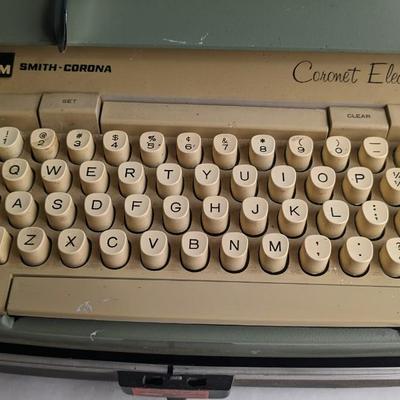 Smith Corona Electric Typewriter w/ Case