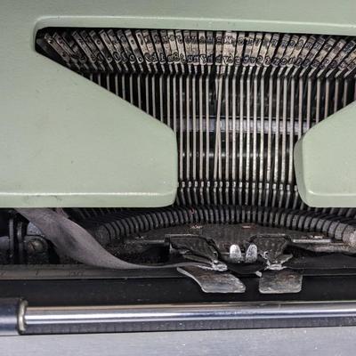 Smith Corona Electric Typewriter w/ Case