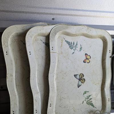 Please Put Your Trays in The Upright Position