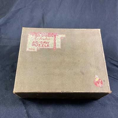 1277 Antique VICTORY Wooden Jig Saw Puzzle "The Danish Invaders"