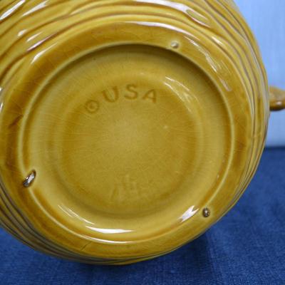 LOT 400 VINTAGE USA POTTERY JAR AND LID