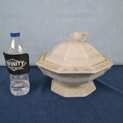 LOT 401. VINTAGE DISH WITH LID