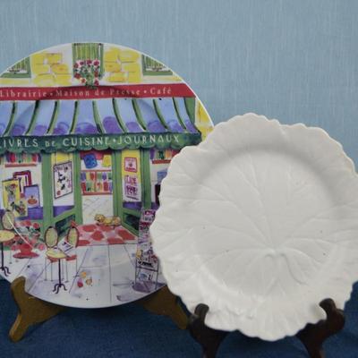 LOT 402. HOME DECOR AND DECORATIVE PLATES