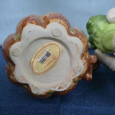 LOT 403. VINTAGE CERAMIC DECOR