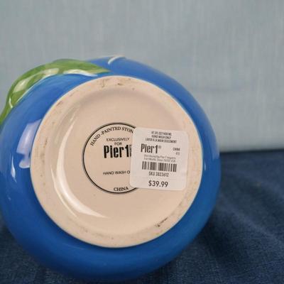 LOT 404. CERAMIC TEA POT BY PIER 1