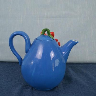 LOT 404. CERAMIC TEA POT BY PIER 1