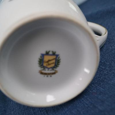 LOT 408. DECORATIVE PLANTS AND TEA POT