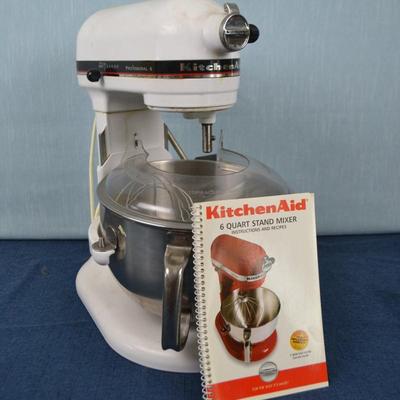 LOT 412. KITCHEN AID STAND MIXER
