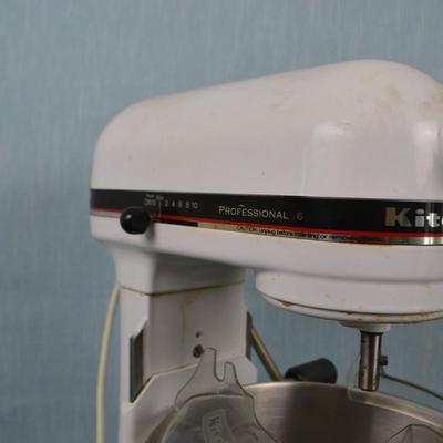 LOT 412. KITCHEN AID STAND MIXER